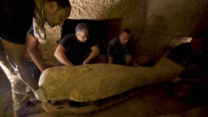 mesir temukan peti mati berusia 2500 tahun
