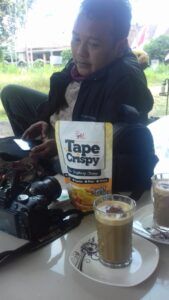 Tape Crispy asal Bondowoso yang ikut program UKM Digi bersama Climate Change Frontier. (Foto: Dokumen)