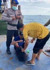 Pemuda asal Malang yang nekat berenang menyeberangi Laut Jawa dari Balikpapan menuju Malang, Jawa Timur. (Foto: Dokumen)
