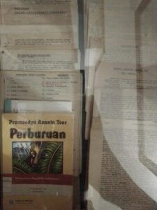 Buku milik Pramoedya Ananta Toer yang lainnya, Perburuan. (Foto: Rangga Aji/Tugu Jatim)
