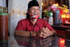 Juru kunci Ciamsi Klenteng Dewi Kwan Im, Sholikin. (Foto: RAP/Tugu Malang/Tugu Jatim)