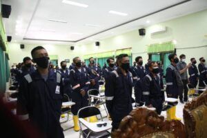Peserta Pelatihan Keselamatan dan Kesehatan Kerja (K3) Dasar Proyek Pembangunan Kilang Tuban Jawa Timur tahap III Gelombang I di Balai Latihan Kerja (BLK) Tuban, Senin (29/3/2021).(Foto: Rochim/Tugu Jatim)