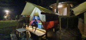 Kamar homestay dan tenda di DLengkong.(Foto: Dok/Tugu Jatim)