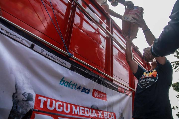 Tugu Media Peduli X Bakti BCA menyalurkan bantuan ketiga di Kabupaten Malang.(Foto: Bayu Eka/Tugu Jatim)