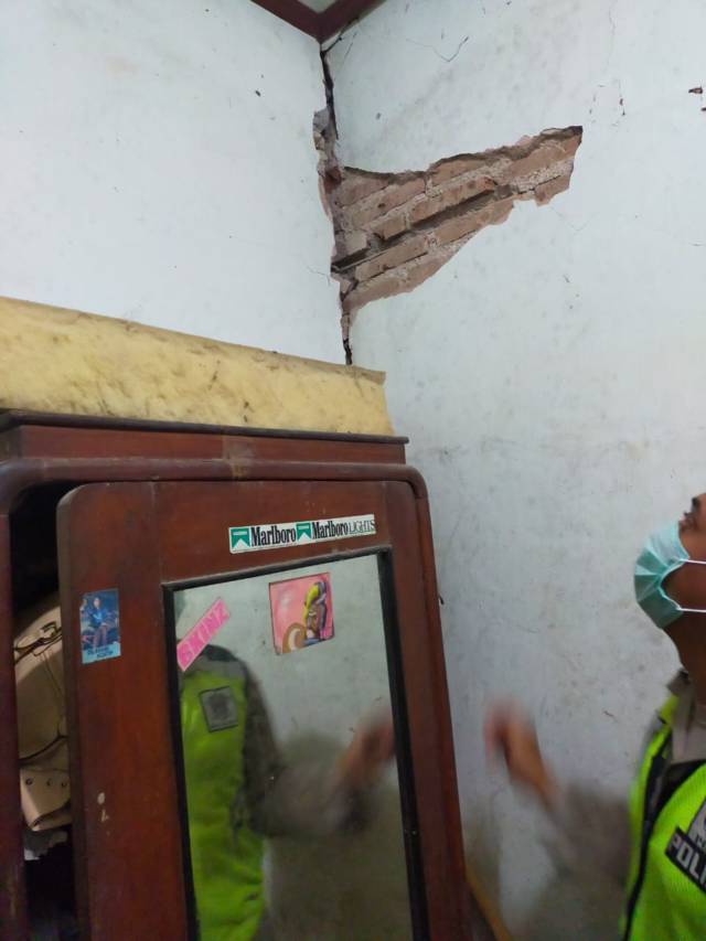 Rumah warga yang terdampak akibat gempa Blitar. (Foto: Dokumen)