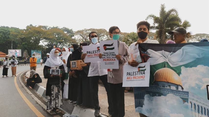 Bentuk support warga Kota Malang untuk mendukung Palestina. (Foto:Azmy/Tugu Jatim)