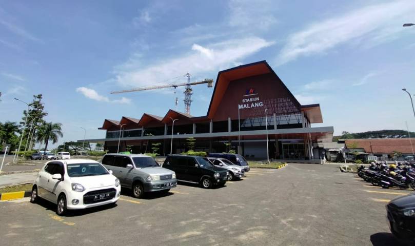 Gedung baru Stasiun Kota Baru Malang tampak depan. (Foto:Azmy/Tugu Jatim)