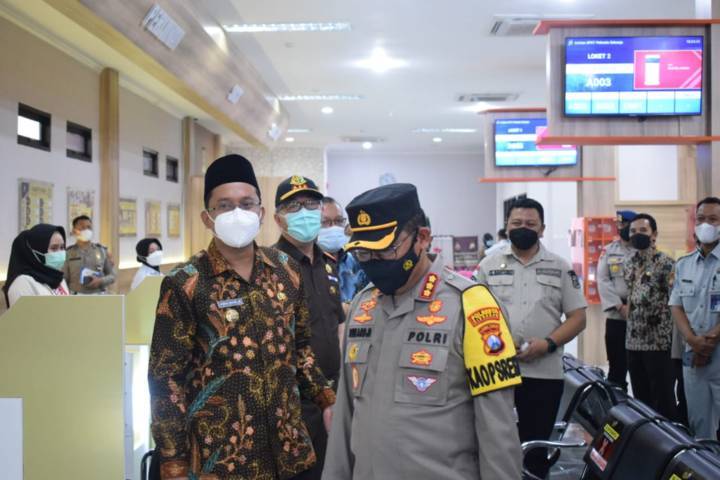 Kapolresta Sidoarjo Komisaris Besar Polisi Sumardji dalam acara peluncuran Mall Mini Pelayanan Polri. (Foto:Polrestabes Surabaya/Tugu Jatim)