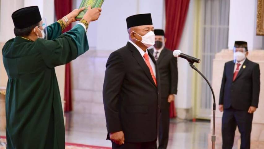 Ganip Warsito saat diambil sumpahnya sebagai Kepala Badan Nasional Penanggulangan Bencana oleh Presiden Joko Widodo di Istana Negara, Jakarta, pada Selasa, 25 Mei 2021. (Foto: Biro Pers Sekretariat Presiden)
