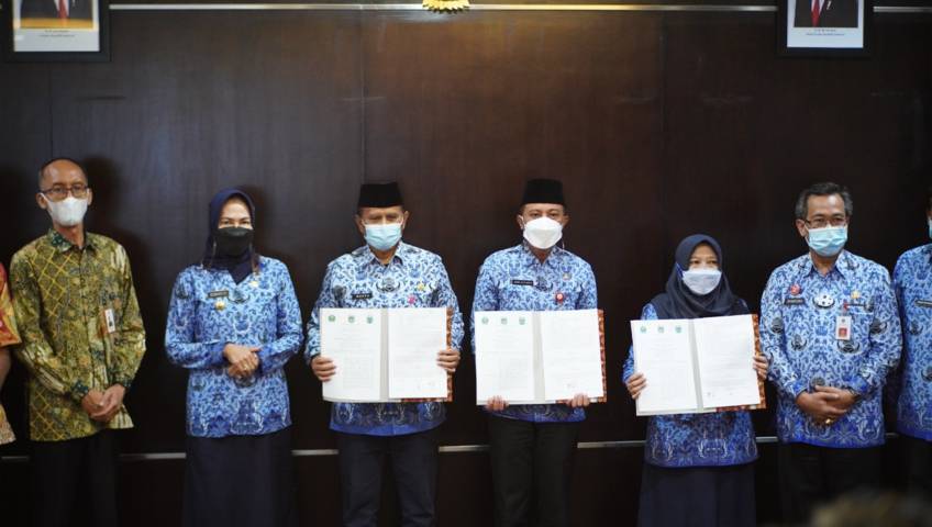 DLH se-Malang Raya resmi tanda tangani PKS Perlindungan dan Pengelolaan Lingkungan Hidup di Kota Batu, Kamis (17/06/2021). (Diskominfo Kota Batu/Tugu Jatim)