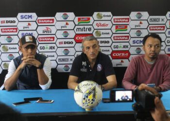Diisukan Hengkang Usai Kalah Lawan Persebaya, Milomir Seslija Geram