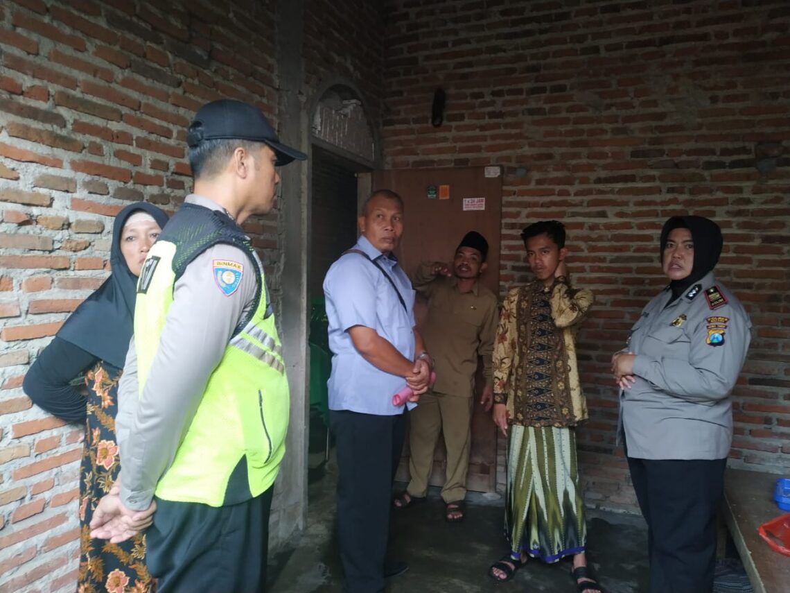 Pasutri Tewas Bersama di Dalam Kamar 5 Suasana TKP. Foto: Rizal Adhi