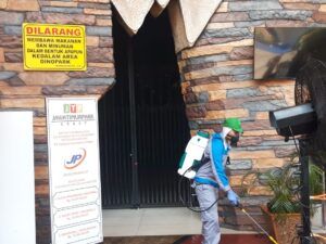 Tangkal Corona, Jatim Park 3 Lakukan Penyemprotan Disinfektan