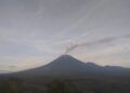 Semburkan Lava Pijar, Gunung Semeru Berstatus Waspada