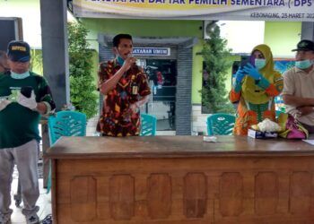 Pemdes Kebonagung Sidoarjo Semprot Disinfektan ke Pemukiman Warga