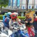 Kafe Tutup, Pegawai Produksi Empon-Empon Gratis untuk Warga