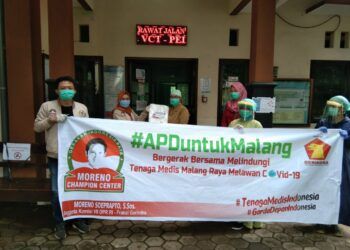Moreno Soeprapto Beri Bantuan APD dan Sembako di Malang Raya