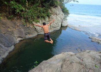 Bertualang Menyusuri Surga Tersembunyi: Air Terjun Banyu Anjlok, Malang