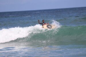 joni surfing 1