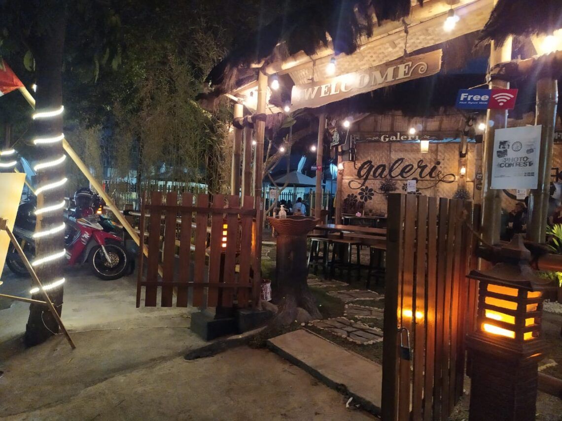 Tampilan depan Jagongan Jail (JJ) Café & Barbershop, Malang. (Foto: Dokumen)