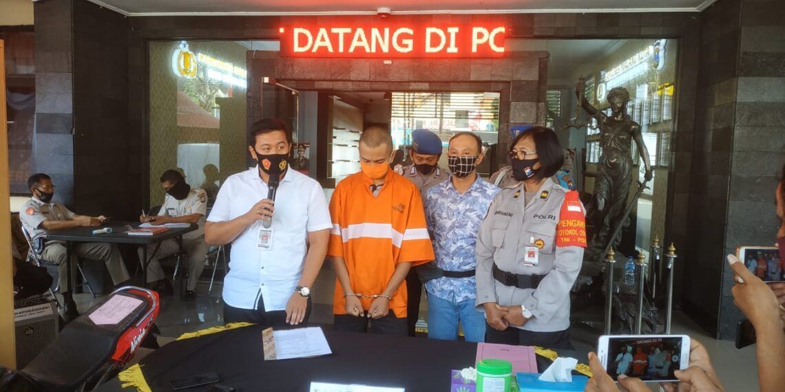 Residivis Program Asimilasi COVID-19 asal Lumajang Kembali Curi Motor 1 Rilis gelar perkara aksi pencurian motor residivis kambuhan, Angga Eka Bhima (29) di Mapolresta Malang Kota, Rabu (5/8). (Foto: Ulul Azmy)