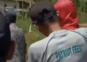 warga lepas paksa apd