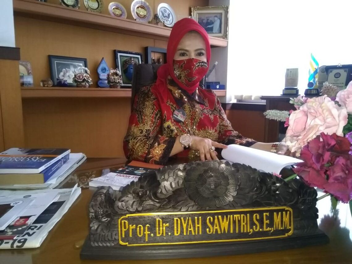 Dorong Mahasiswa Terus Kreatif, Uniga Malang Terapkan Kuliah Daring 1 Rektor Uniga Malang, Prof Dr Dyah Sawitri MM. (Foto: Fajrus Sidiq)