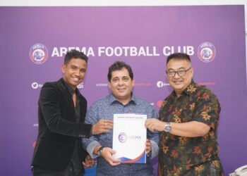 pelatih arema carlos oliviera