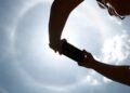 Fenomena halo matahari yang terjadi di langit jawa timur