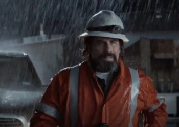John Travolta dalam film Life on the Line