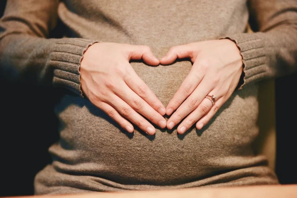 Tips Menjaga Kehamilan Saat Travelling agar Janin Tetap Aman