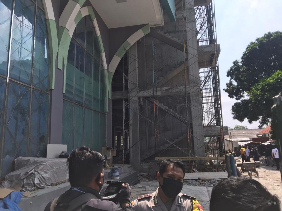 Labfor Polda Jatim Turun Tangan Selidiki Insiden Lift Jatuh di RSI Unisma yang Tewaskan 4 Orang 1 kecelakaan lift jatuh