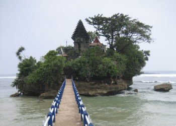 pantai balekambang salah satu pantai di jawa timur, wisata di malang