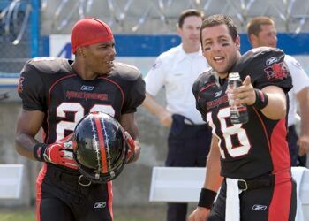 Adam Sandler (kanan) dalam film The Longest Yard