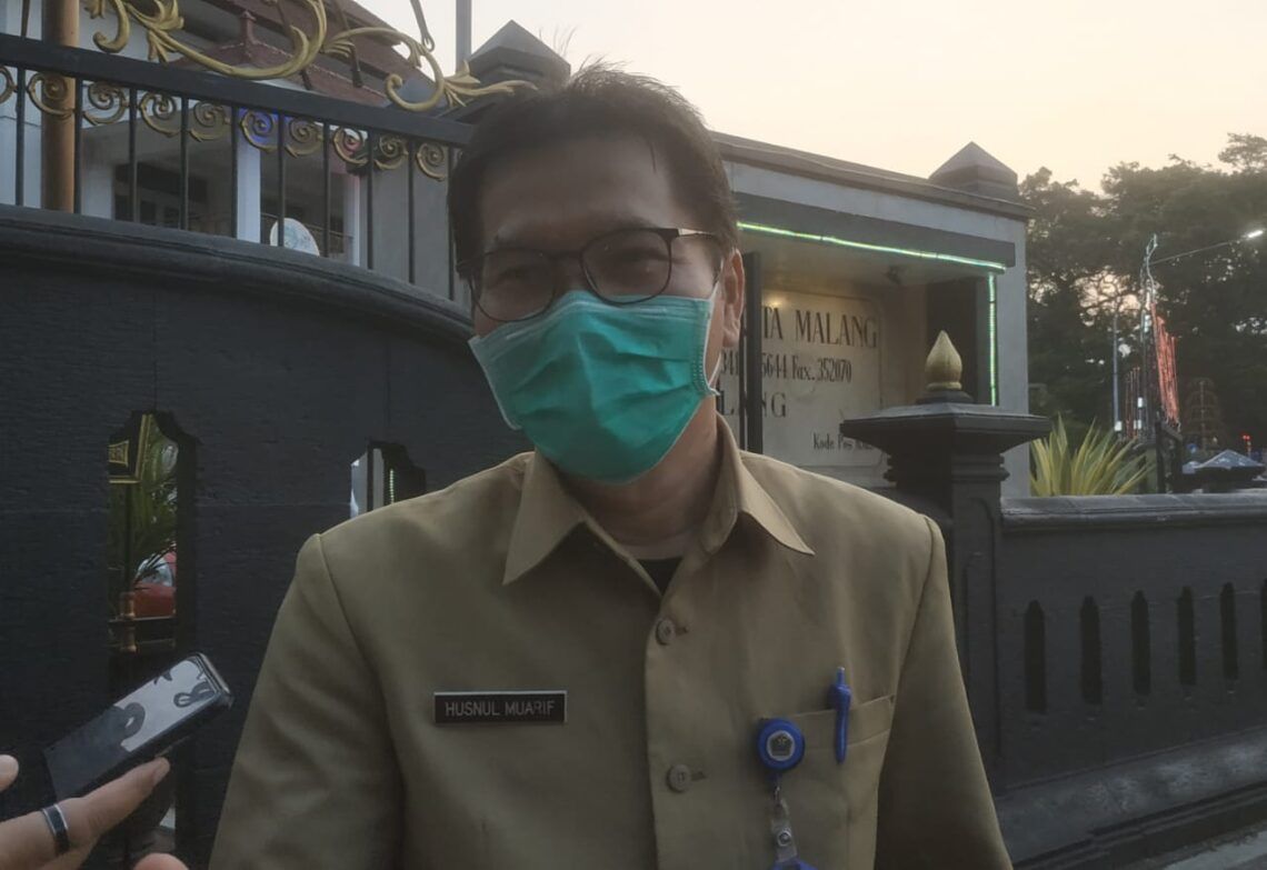 RS Lapangan di Malang Ditarget Beroperasi Awal Bulan November 1 Juru Bicara Satgas COVID-19 Kota Malang, Husnul Muarif menanggapi terkait RS Lapangan di Malang