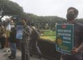 Solidaritas Jurnalis di Malang Kecam Tindakan Represif Aparat Lewat Aksi Diam