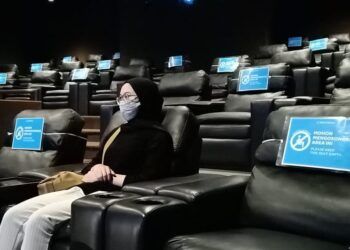 Suasana nonton bioskop era new normal.