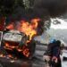 demo rusuh Demonstrasi membakar mobil polisi di malang