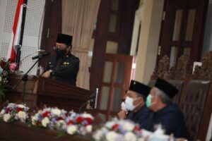 Wali Kota Malang, Sutiaji memberikan sambutan di rapat paripuran di gedung DPRD Kota Malang