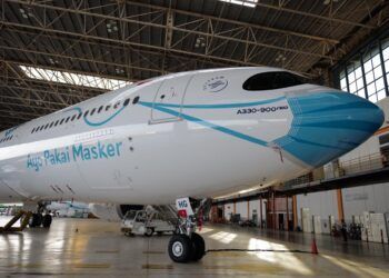 Salah satu armada pesawat Garuda yang diberikan livery khusus sehingga tampak seperti mengenakan masker