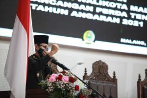 Wali Kota Malang, Sutiaji saat rapat paripurna, Senin. (Foto: BEN)