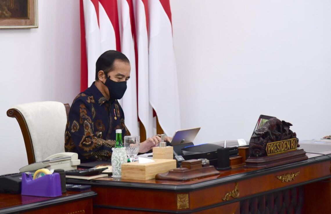 Jokowi Fokuskan Penanganan COVID-19 di 12 Kab/Kota Penyumbang Kasus Terbanyak 1 Presiden Joko Widodo Jokowi Fokuskan Penanganan COVID-19 di 12 Kab/Kota dengan Kasus Terbanyak