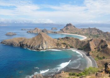 Labuan Bajo, Taman Nasional Komodo jurrasic park. destinasi wisata akhir tahun