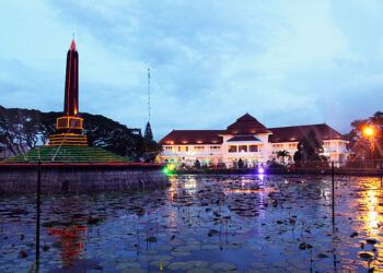 Tugu Malang, salah satu tempat ikonis di Malang. wisata sejarah di malang