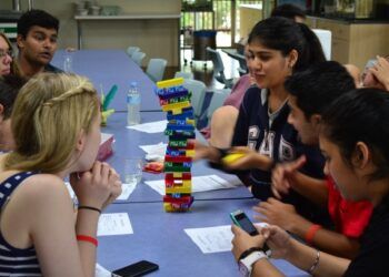 Permainan UNO Stacko (Foto: Griffith Education)