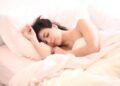 wanita tidur nyenyak