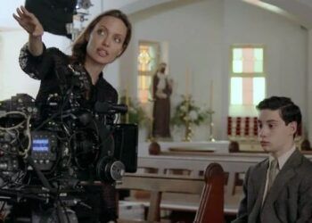 Angelina Jolie saat jadi sutradara film Unreasonable Behaviour