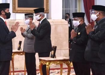 Jokowi Anugerahkan Gelar Pahlawan Nasional kepada 6 tokoh