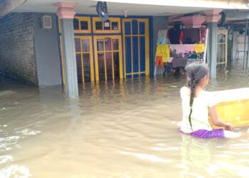 Banjir akibat hujan lebat yang terjadi pada Minggu (1/11), pukul 21.00 WIB di Kabupaten Pasuruan, Provinsi Jawa Timur. (TRC BPBD Kabupaten Pasuruan)
