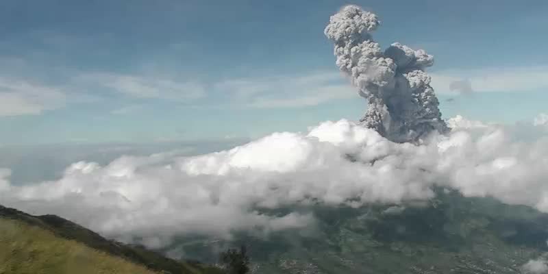 Gunung Merapi erupsi. Status gunung merapi